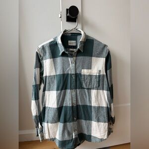 Universal Thread Green and White Plaid Casual Button Down Shirt